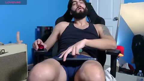 Snapshot of mikehawk1589 chatting on February 24, 3:23 am mikehawk1589 online show from February 24, 3:23 am