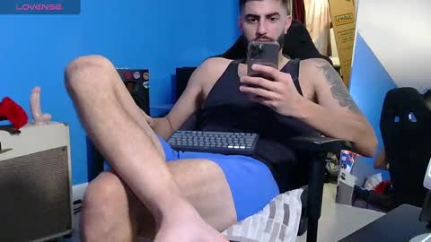 Snapshot of mikehawk1589 chatting on March 5, 7:38 am mikehawk1589 online show from March 5, 7:38 am