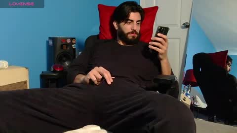 Snapshot of mikehawk1589 chatting on February 13, 6:48 pm mikehawk1589 online show from February 13, 6:48 pm