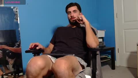 Snapshot of mikehawk1589 chatting on January 5, 9:05 am mikehawk1589 online show from January 5, 9:05 am