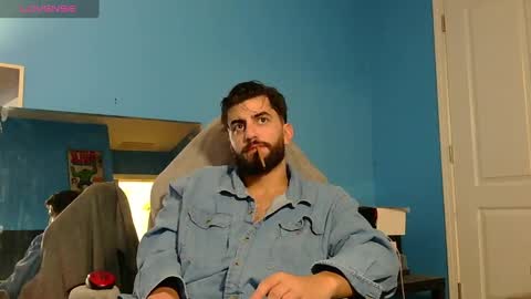 Snapshot of mikehawk1589 chatting on January 4, 9:54 am mikehawk1589 online show from January 4, 9:54 am