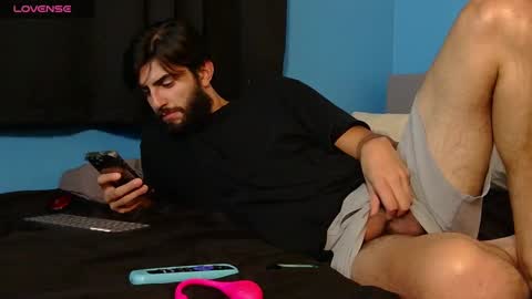 Snapshot of mikehawk1589 chatting on December 24, 8:33 am mikehawk1589 online show from December 24, 8:33 am