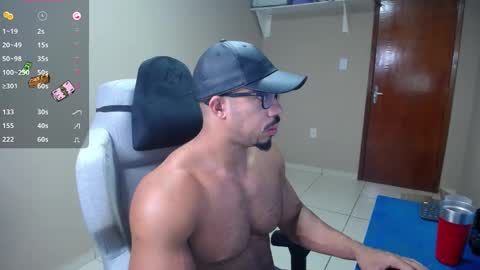 Snapshot of mikehotk chatting on December 14, 8:23 am mikehotk online show from December 14, 8:23 am