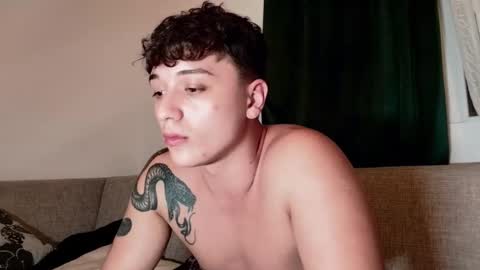 Snapshot of mikelaur chatting on September 28, 8:29 pm MikeLaur online show from September 28, 8:29 pm