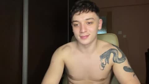 Snapshot of mikelaur chatting on February 25, 6:42 pm MikeLaur online show from February 25, 6:42 pm