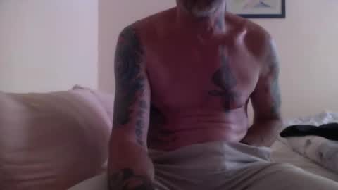 Snapshot of mikelebon chatting on October 26, 1:24 pm 420money online show from October 26, 1:24 pm