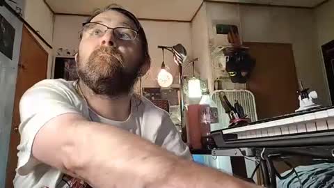 Snapshot of mikeylikesit38 chatting on December 19, 9:07 am Mikey online show from December 19, 9:07 am