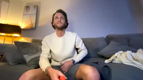 Snapshot of mikeywhite123 chatting on January 19, 5:15 am mikeywhite123 online show from January 19, 5:15 am