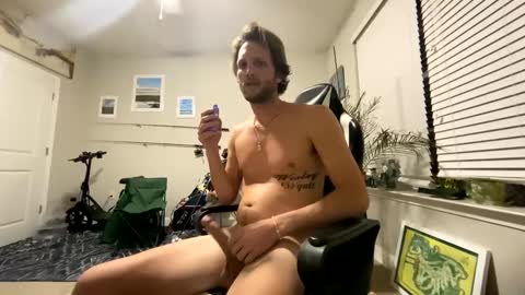 Snapshot of mikeywhite123 chatting on February 8, 9:13 am mikeywhite123 online show from February 8, 9:13 am