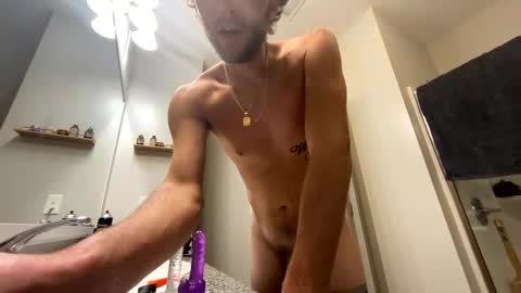 Snapshot of mikeywhite123 chatting on January 6, 9:30 am mikeywhite123 online show from January 6, 9:30 am