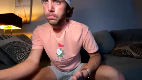 Snapshot of mikeywhite123 chatting on March 6, 4:52 am mikeywhite123 online show from March 6, 4:52 am