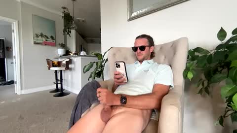 Snapshot of mikeywhite123 chatting on September 22, 9:03 pm mikeywhite123 online show from September 22, 9:03 pm