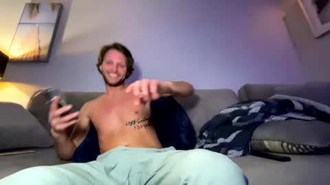 Snapshot of mikeywhite123 chatting on December 29, 4:59 am mikeywhite123 online show from December 29, 4:59 am