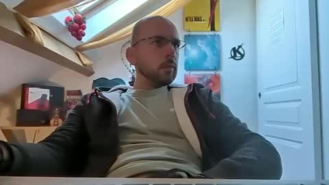 Snapshot of mikmik91 chatting on December 26, 11:32 am mikmik91 online show from December 26, 11:32 am