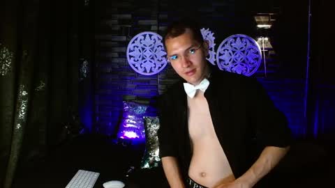 milandavid1 online show from March 27, 6:53 pm