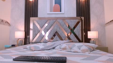 milanzaire online show from December 24, 11:00 pm