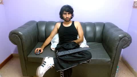 milanzaire online show from December 4, 2:09 am