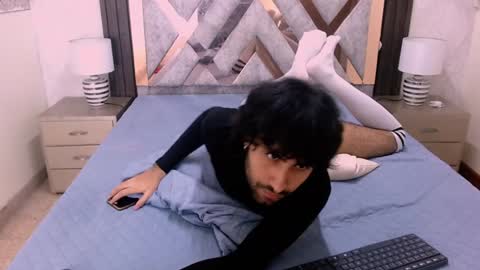 milanzaire online show from December 16, 4:55 am