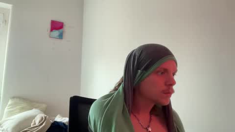 Mimi online show from March 4, 4:52 pm