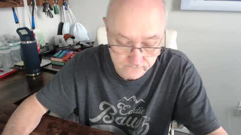 Snapshot of millenium0129 chatting on October 10, 6:13 pm millenium0129 online show from October 10, 6:13 pm