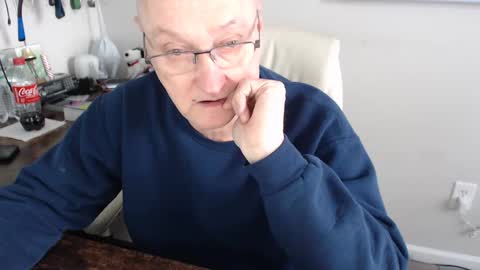 Snapshot of millenium0129 chatting on February 19, 6:32 pm millenium0129 online show from February 19, 6:32 pm