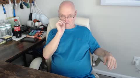 Snapshot of millenium0129 chatting on September 18, 6:10 pm millenium0129 online show from September 18, 6:10 pm