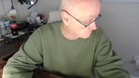 Snapshot of millenium0129 chatting on December 20, 2:49 pm millenium0129 online show from December 20, 2:49 pm