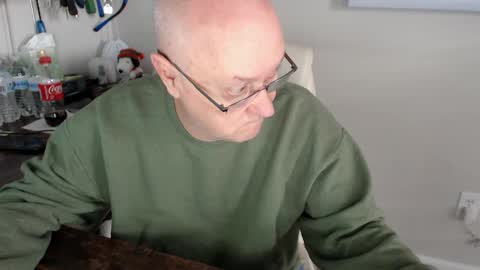 Snapshot of millenium0129 chatting on December 19, 4:13 pm millenium0129 online show from December 19, 4:13 pm