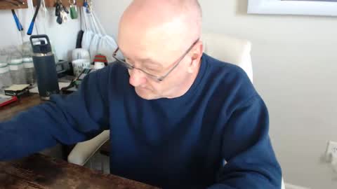 Snapshot of millenium0129 chatting on October 23, 6:11 pm millenium0129 online show from October 23, 6:11 pm