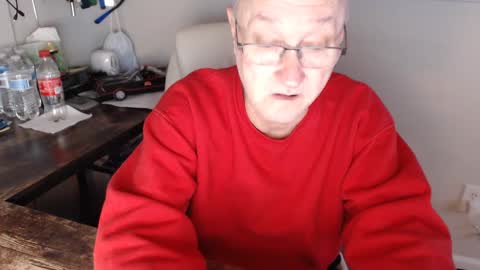 Snapshot of millenium0129 chatting on December 3, 1:39 am millenium0129 online show from December 3, 1:39 am