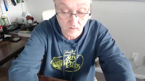 Snapshot of millenium0129 chatting on March 4, 2:42 pm millenium0129 online show from March 4, 2:42 pm