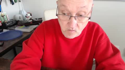 Snapshot of millenium0129 chatting on March 5, 5:39 pm millenium0129 online show from March 5, 5:39 pm