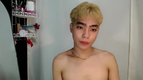 mingkla_man online show from April 18, 8:27 am