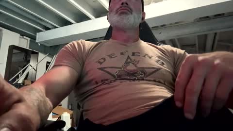 Snapshot of mister_bigg_dick chatting on October 17, 2:04 am AJ online show from October 17, 2:04 am