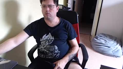 Snapshot of mistercoeur1 chatting on February 18, 3:43 pm mistercoeur online show from February 18, 3:43 pm