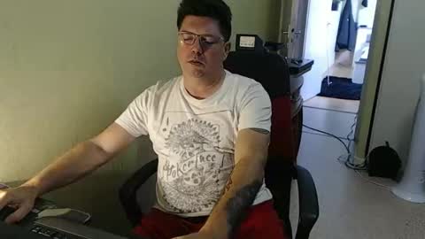 Snapshot of mistercoeur1 chatting on September 27, 8:12 am mistercoeur online show from September 27, 8:12 am