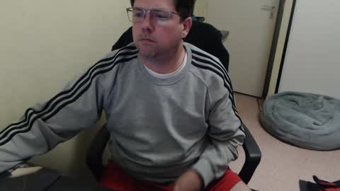 Snapshot of mistercoeur1 chatting on March 1, 8:42 pm mistercoeur online show from March 1, 8:42 pm