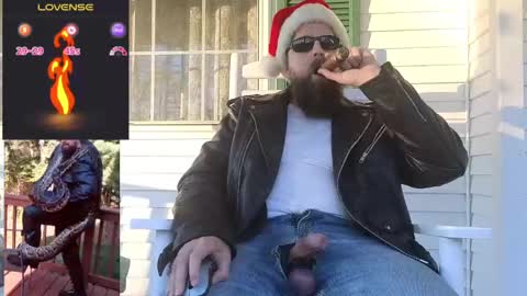 Snapshot of mmazsnake chatting on December 17, 8:32 pm SMOKINsnakeEYEZ online show from December 17, 8:32 pm