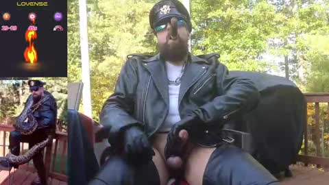 Snapshot of mmazsnake chatting on October 19, 7:17 pm SMOKINsnakeEYEZ online show from October 19, 7:17 pm