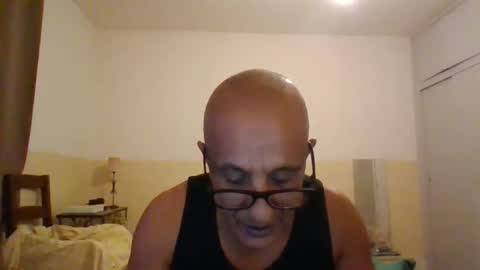 moment71200 online show from November 12, 4:46 pm