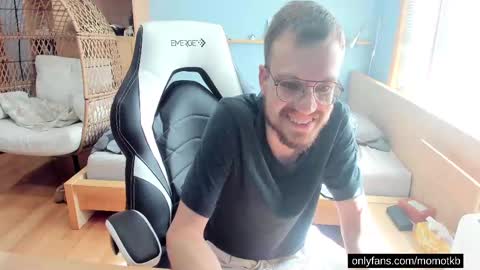 momotkb online show from September 22, 7:24 pm