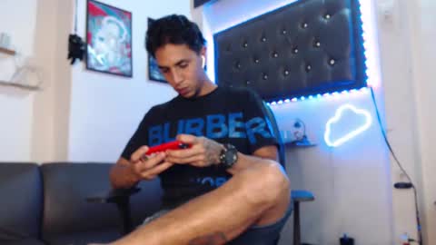 Snapshot of monkey_uchiha77 chatting on February 24, 4:05 am simon dice online show from February 24, 4:05 am