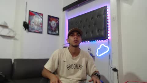 Snapshot of monkey_uchiha77 chatting on January 17, 12:52 pm simon dice online show from January 17, 12:52 pm