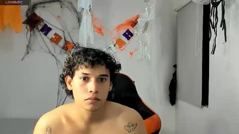 Snapshot of montes_juan chatting on October 25, 2:35 am montes_juan online show from October 25, 2:35 am