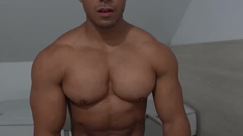 moreno1muscular online show from November 21, 2:10 am