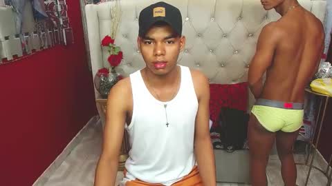 Snapshot of morenoblack23cm chatting on February 8, 7:05 pm duohot23 online show from February 8, 7:05 pm