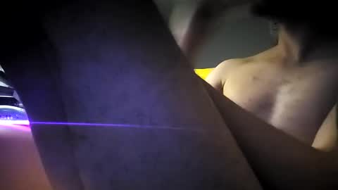 Snapshot of moss127 chatting on December 20, 10:05 am twennysevv27 online show from December 20, 10:05 am