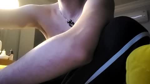 Snapshot of moss127 chatting on December 10, 7:00 pm twennysevv27 online show from December 10, 7:00 pm