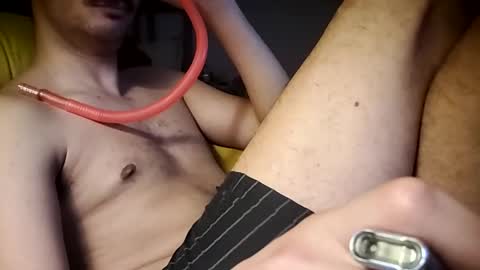 Snapshot of moss127 chatting on December 19, 1:50 am twennysevv27 online show from December 19, 1:50 am