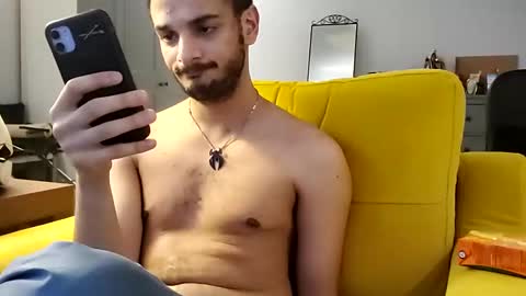 Snapshot of moss127 chatting on December 7, 5:09 pm twennysevv27 online show from December 7, 5:09 pm